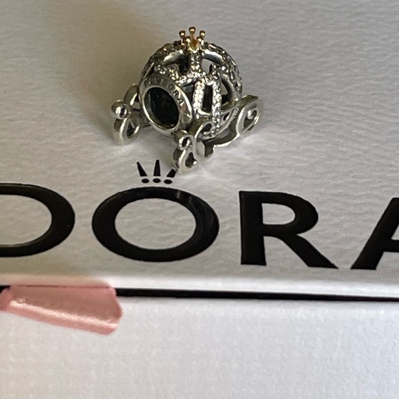 Authentic Disney x Pandora Cinderella’s Pumpkin Carriage charm two toned gold - Picture 2 of 10
